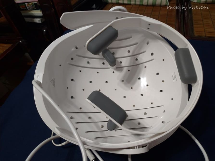 iRestore雷射生髮帽的內側，有軟墊、雷射燈、LED燈…等等iRestore雷射生髮帽-Pro使用心得-效果-評價-推薦