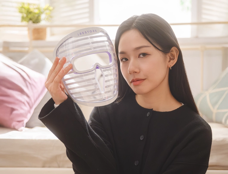 使用iRESTORE光透美容面罩輔助保養